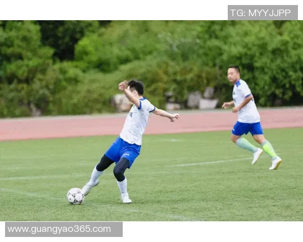 足球汇聚焦全球赛事动态与精彩瞬间引领球迷热潮