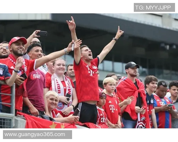 越南足球赛精彩纷呈球迷热情高涨助力球队奋勇争先